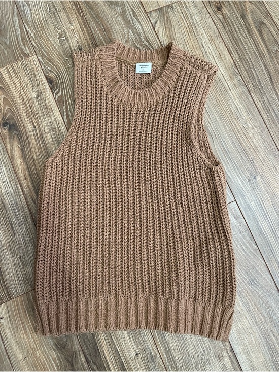 Abercrombie & Fitch Tops - Abercrombie & Fitch Chunky Knit Sleeveless Sweater Vest in Camel
